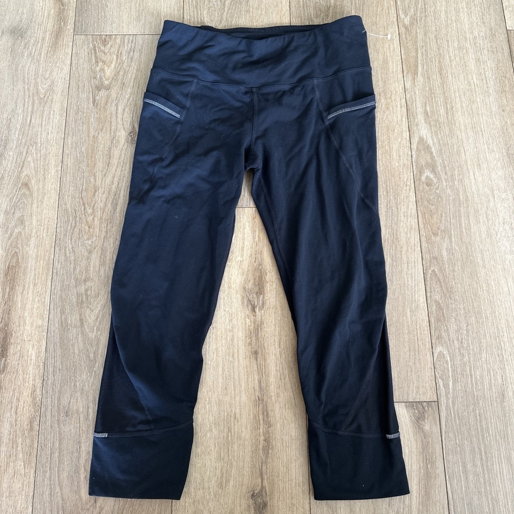 Athleta Women's Black Crop Leggings Stretch Pockets‎ Logo Medium
